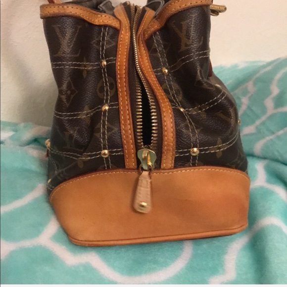 Authentic Louis Vuitton Riveting Limited Edition - Picture 4 of 8